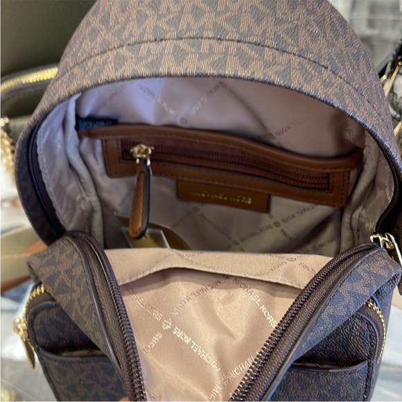 MICHAEL KORS
Maisie Extra-Small Logo 2-in-1 Backpack
Brown
NWT - Picture 7 of 16